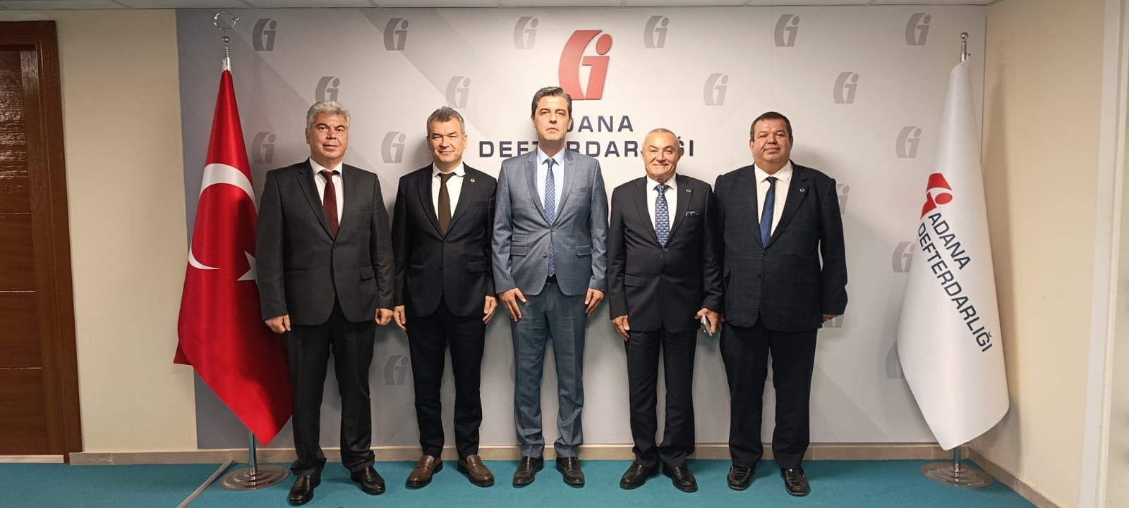 Oda Başkanımız Yılmaz UÇAK ve Yönetim Kurulu üyelerimiz  Adana Defterdarı Sn. Ahmet BALIKÇI’yı makamında ziyaret etmişlerdir.